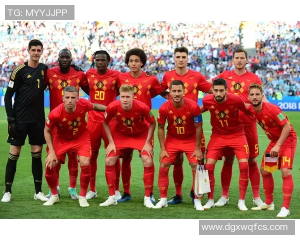 滚动的足球带你领略全球足球文化的魅力与激情